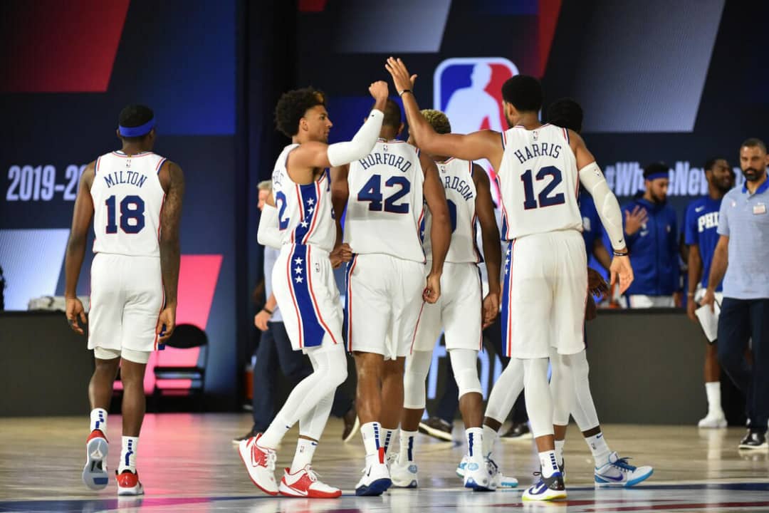 Une nouvelle lineup pour les 76ers, Brown tente le tout pour le tout